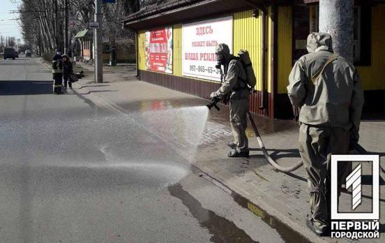 Спасатели Кривого Рога начали дезинфицировать остановки общественного транспорта