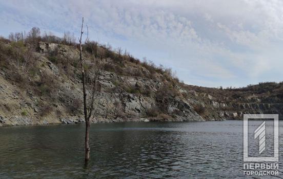 В затопленном карьере в Кривом Роге нашли труп мужчины