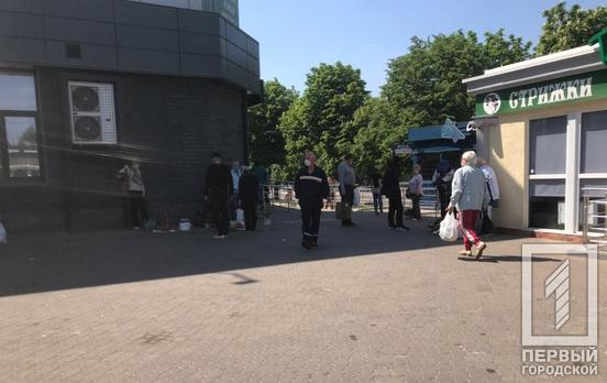 В Кривой Рог вернулась стихийная торговля, несмотря на запрет, – фотофакт
