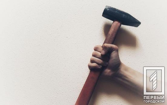 Под Кривым Рогом сын стукнул отца молотком по голове и тот умер