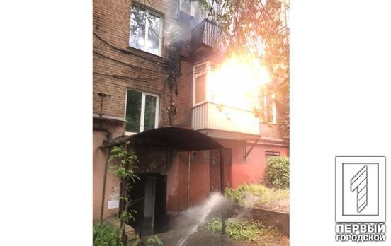 В Кривом Роге спасатели тушили горящий кабель возле многоэтажки