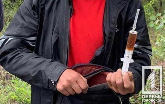 До десяти лет тюрьмы: в Кривом Роге у мужчины изъяли шприц с опием