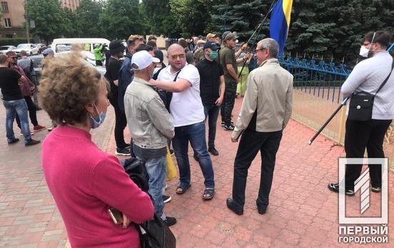 В Кривом Роге во время карантина активисты митинговали под зданием городского отдела полиции