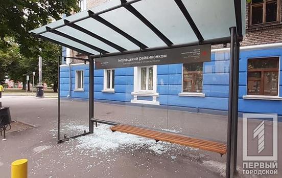 В Кривом Роге неизвестные повредили новую остановку