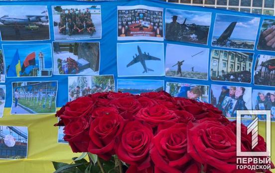 Возле стелы Героев горожане почтили память погибших воинов из Кривого Рога
