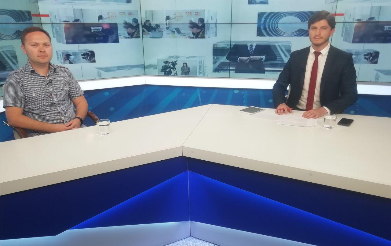 Прайм-тайм: два погляди на Конституцію України