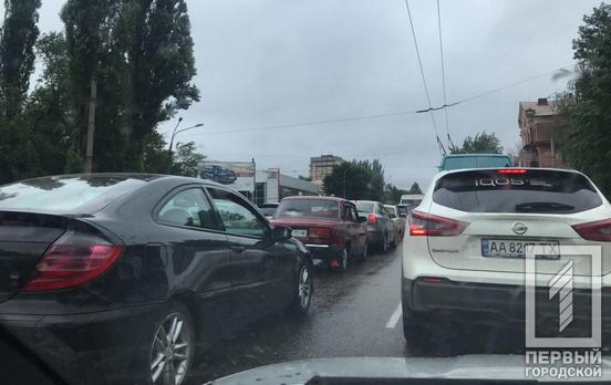 Из-за аварии в Кривом Роге образовалась километровая пробка