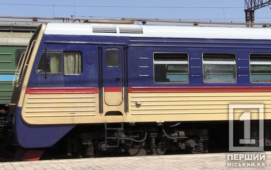 Ворожа атака пошкодила вокзал і колії на Дніпропетровщині: маршрути кількох поїздів скоригували