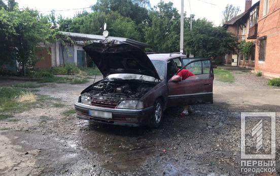 В Кривом Роге воспламенился легковой Opel, никто не пострадал