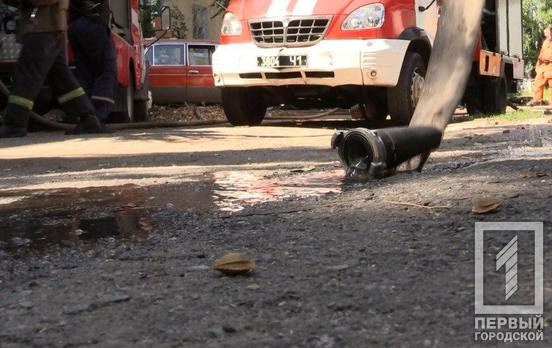 Мужчина в Кривом Роге выбросил из окна горящий матрас, но тот застрял на дереве