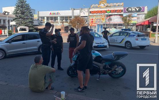 «Выставочный экспонат»: на одной из центральных улиц Кривого Рога патрульные обнаружили незарегистрированный байк