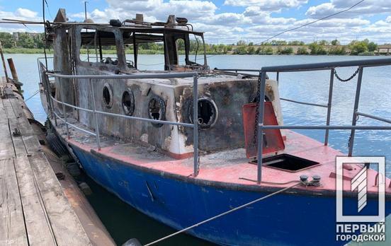 На водохранилище в Кривом Роге загорелся прогулочный катер