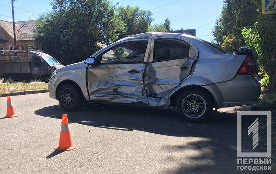 В Кривом Роге грузовая «ГАЗель» не разминулась с Chevrolet, обошлось без пострадавших