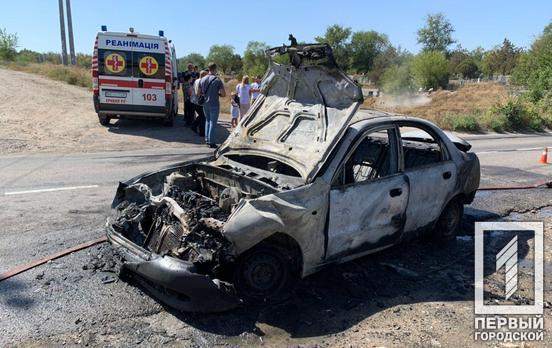 В Кривом Роге после лобового столкновения с маршруткой загорелась легковушка