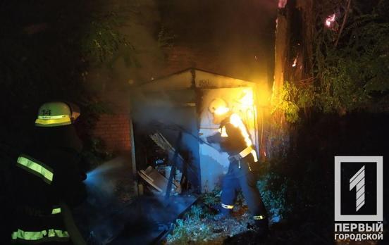 Ночью в Кривом Роге сгорел гараж с двумя мотоциклами