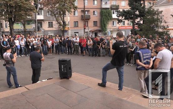 Третьи сутки под землёй: в поддержку протестующих шахтёров рабочие перекрывали дорогу в Кривом Роге