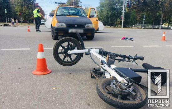 В Кривом Роге автомобиль сбил женщину на электробайке