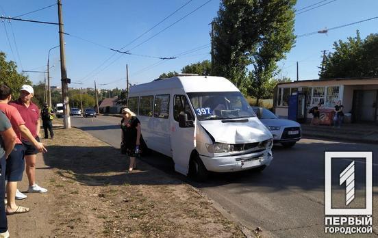 В Кривом Роге в результате столкновения маршрутки и Porsche пострадали два человека