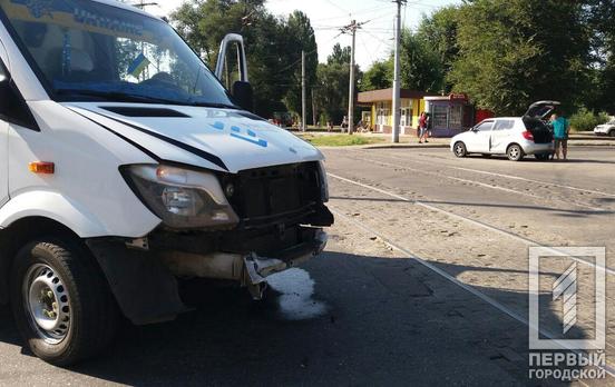В Кривом Роге фургон врезался в Skoda, в салоне легковушки травмировался мальчик