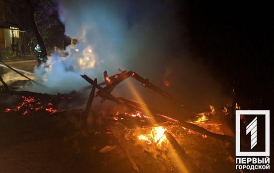 За день в Кривом Роге сгорели балкон и беседка