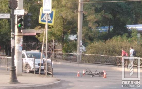 В Кривом Роге в результате столкновения с легковушкой травмировался велосипедист