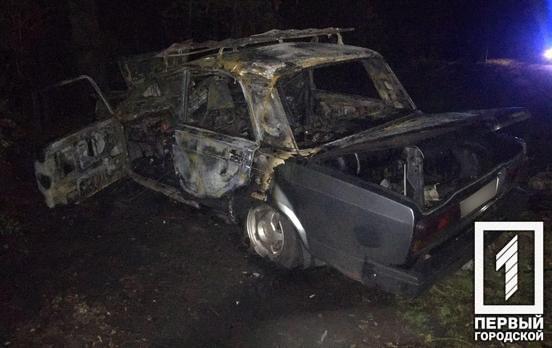 Врезался в столб и загорелся: в Кривом Роге во время аварии пострадал водитель