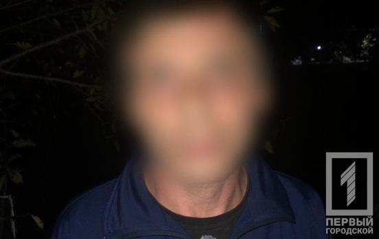 Ударил, забрал телефон и убежал: в Кривом Роге патрульные разыскали обидчика женщины