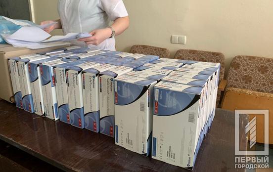 Для больниц Кривого Рога, в которых лечат больных COVID-19, закупили 3 500 костюмов биологической защиты