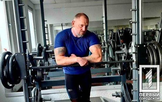 63 раза за минуту: спортсмен из Кривого Рога установил рекорд по поднятию 100-килограммовой штанги