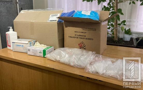 Борьба с COVID-19: в больницы Кривого Рога передали партию защитных комбинезонов