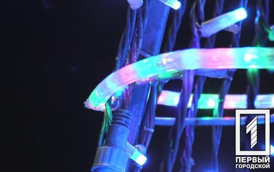 Конкурс красоты от «Первого Городского»: жители могут выбрать самое нарядное новогоднее дерево Кривого Рога