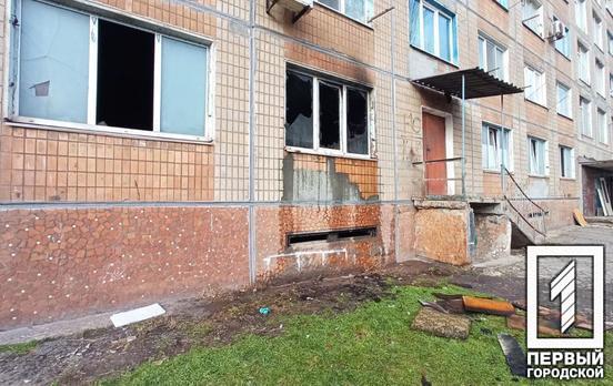 В Кривом Роге загорелась кладовка, на месте работают спасатели