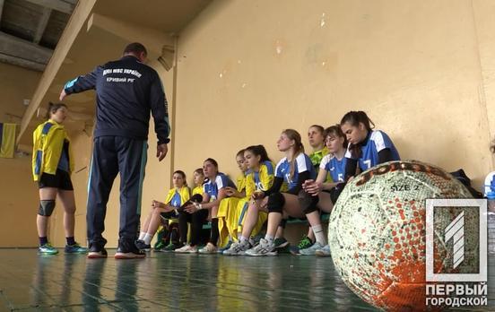 В Кривом Роге гандболистки «ДЮИ» в ответном поединке вничью сыграли против «Южной Пальмиры»