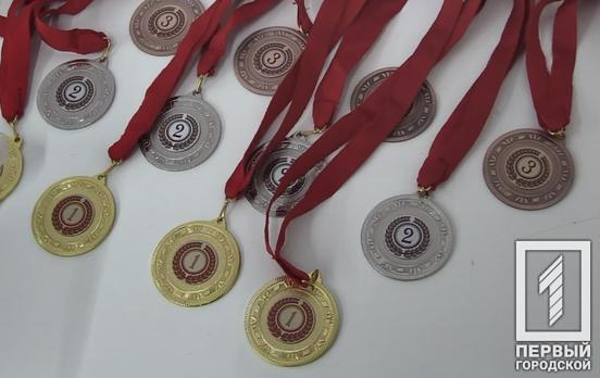 Юні криворізькі науковці посіли призові місця у на Всеукраїнському конкурсі молодіжних науково-технічних проєктів «InventorUA»