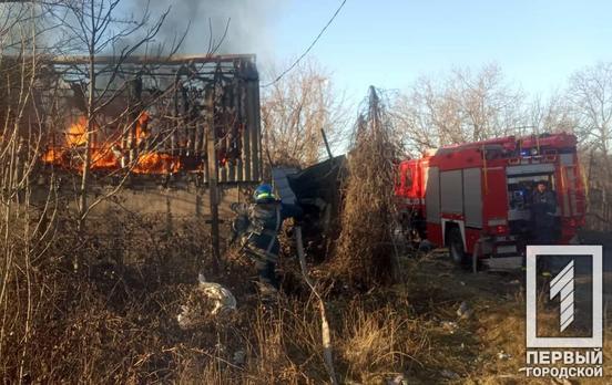 В Кривом Роге горел заброшенный дом
