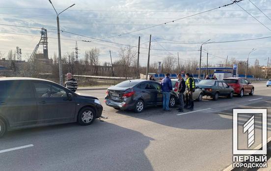 Принцип домино: в Кривом Роге столкнулись пять автомобилей