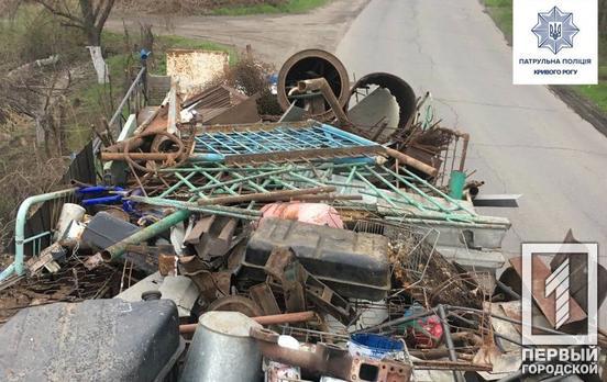 «Липовые документы»: в Кривом Роге инспекторы остановили водителя, который перевозил металлолом