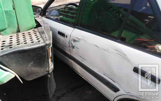 В Кривом Роге на перекрёстке не разминулись грузовик и легковушка