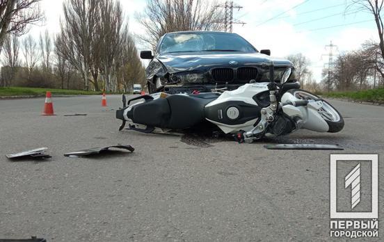 В Кривом Роге столкнулись мотоцикл и легковушка
