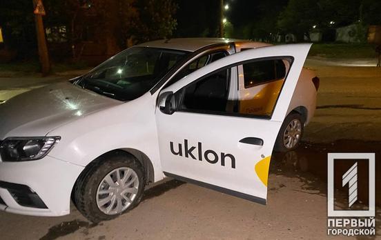 Войны таксистов в Кривом Роге: ночью водитель стрелял по машине конкурентов, позже неизвестные пробили колёса его коллегам