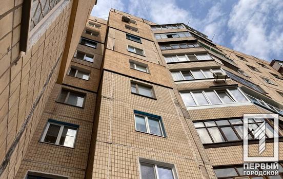 В Днепре мужчина при падении с восьмого этажа тяжело травмировал жительницу Кривого Рога