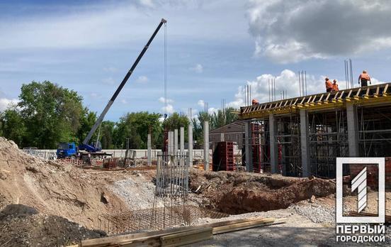 Мэр Кривого Рога и руководство области проинспектировали ход строительства стадионов «Спартак» и «Металлург» в Кривом Роге