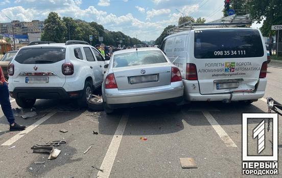 В Кривом Роге на Юбилейной столкнулись пять легковушек