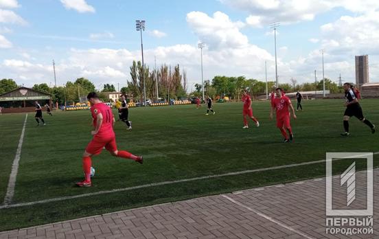 ФК «Кривбасс-АТО» из Кривого Рога в домашнем матче уступил лидеру дивизиона «Юг» - ФК «Южная Пальмира НГУ» из Одессы – 2:1