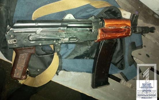 Размахивал автоматом в магазине: в Кривом Роге оперативная группа задержала мужчину с оружием