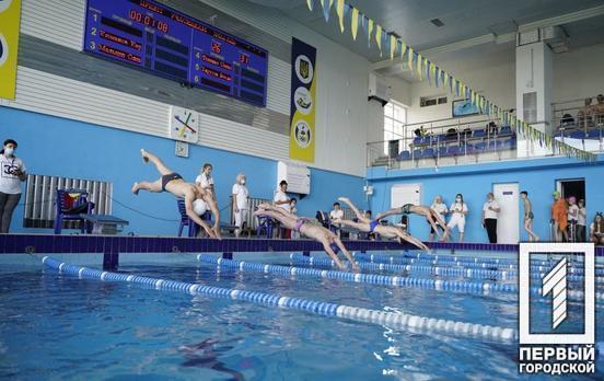 В Кривом Роге стартовало первенство города по плаванию среди юношей и девушек