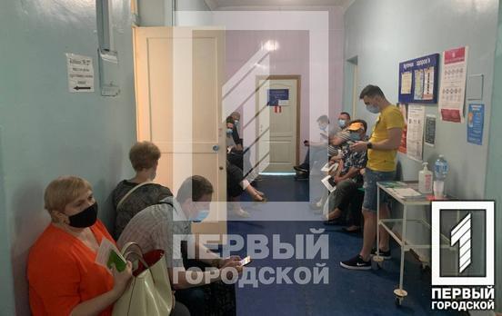 В Кривом Роге заработал Центр массовой вакцинации, в котором от COVID-19 прививают всех желающих