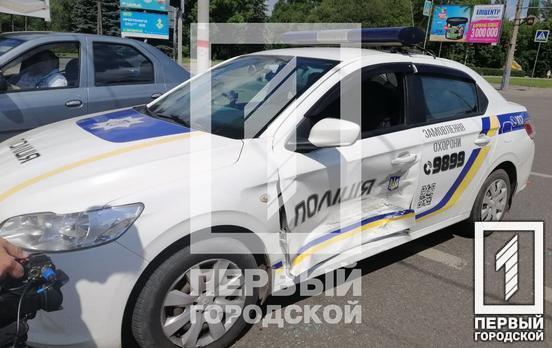 На одном из перекрёстков Кривого Рога легковушка влетела в машину полиции охраны