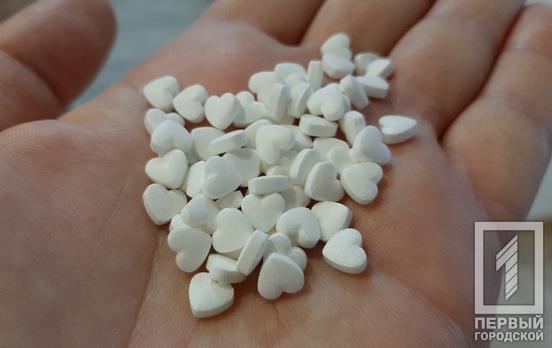 «Сказал, что никому не нужна»: в Кривом Роге девочка-подросток попала в больницу, наглотавшись таблеток