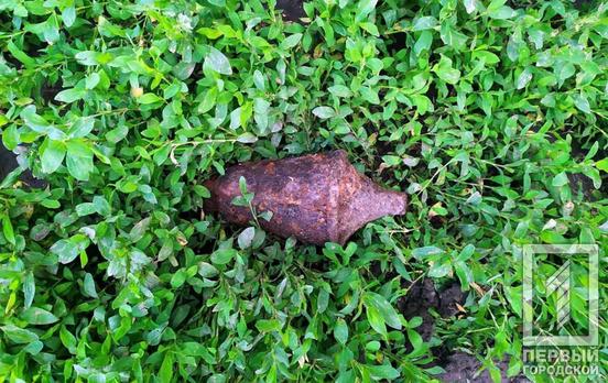 Артиллерийский снаряд и противотанковый гранатомёт: недалеко от Кривого Рога дважды за день находили устаревшие боеприпасы